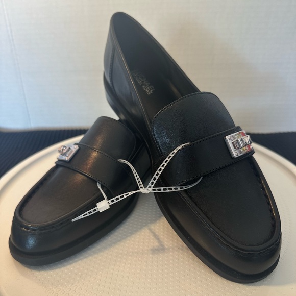 🆕Michael Kors Leather Loafers - Picture 1 of 12